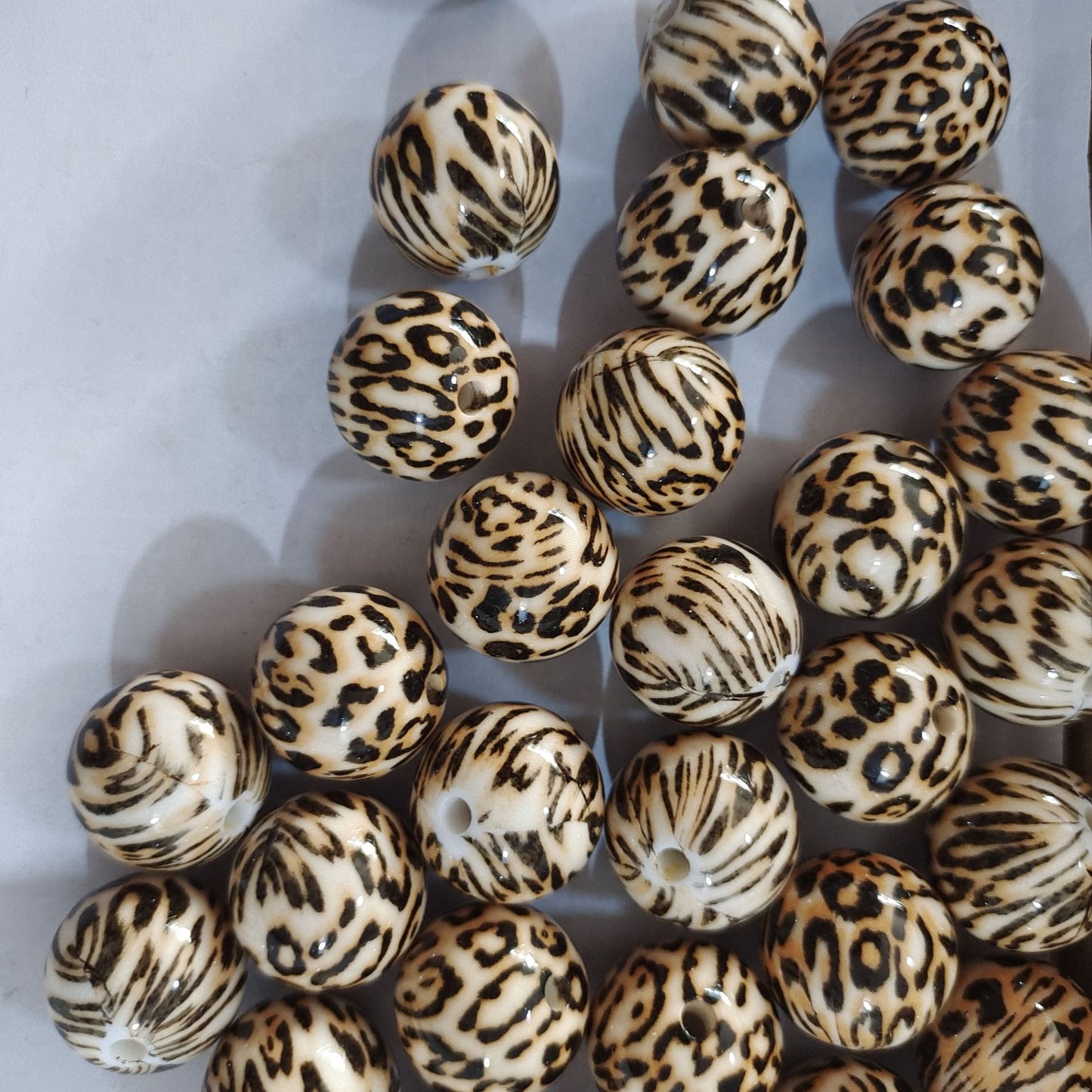 20mm BWYH-Leopard printing bead